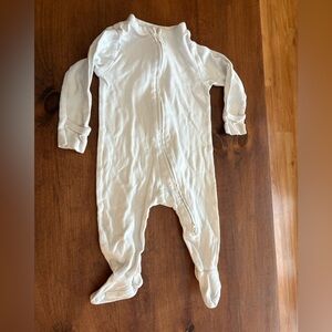 🩷 6 for $20 🩷 Old Navy Soft White Kids Footie